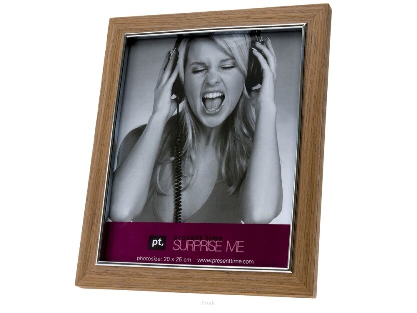 Ramka na zdjęcie WANTED orzechowa duża