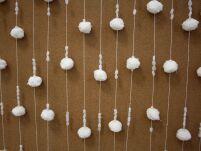 Kurtyna PT Beads Pom Pom biała - PRZECENA - 2